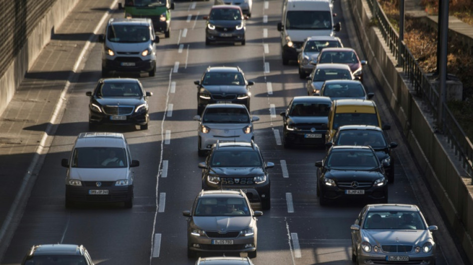 Zwei Verdächtige nach Gullydeckelwurf auf Autobahn bei Hildesheim festgenommen