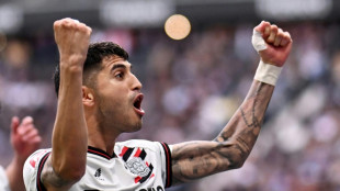 Bayer Leverkusen goleia Eintracht (5-1) e chega a 48 partidas sem perder