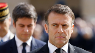 Gouvernement: les discussions patinent à gauche, Macron regrette la désunion dans son camp