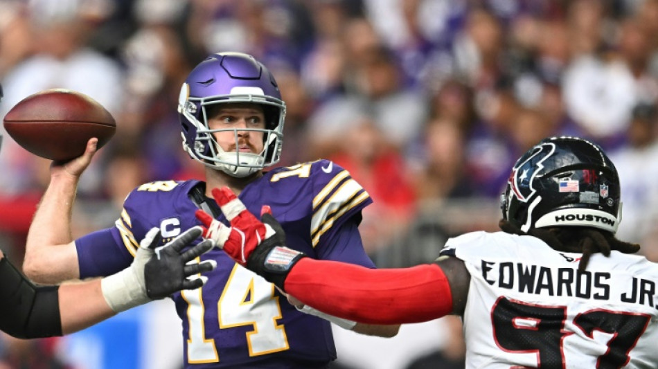 Darnold shines for Vikings, Steelers and Eagles win