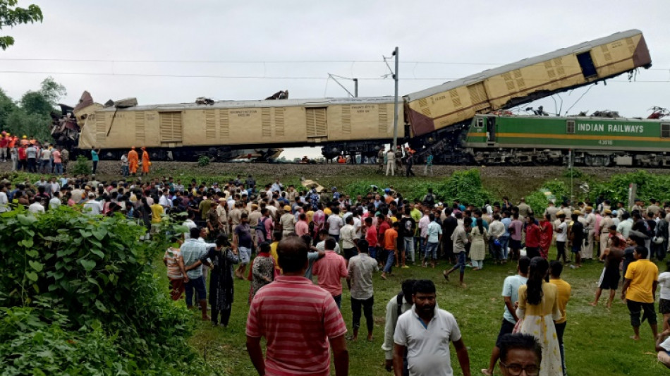 Al menos siete muertos en un choque de trenes en el este de India