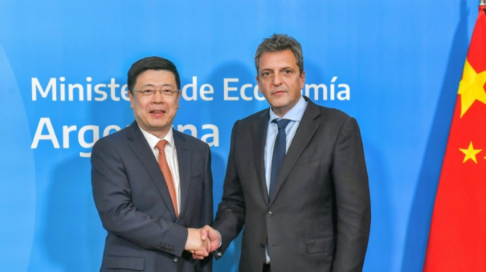 Argentina pagará importaciones desde China con yuanes en medio de corrida cambiaria