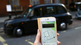 Tradicionais 'cabbies', os táxis pretos de Londres, entram no Uber