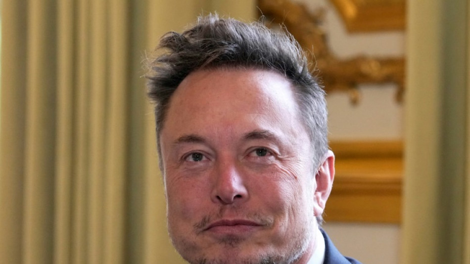 Elon Musk leva seu show a Paris e se reúne com Macron