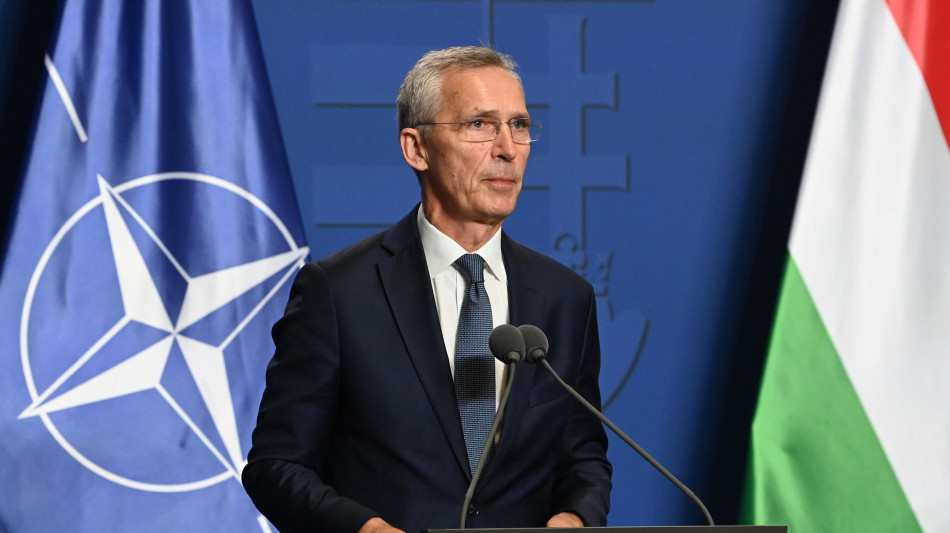 Stoltenberg, mi aspetto che Parigi resti fedele alla Nato