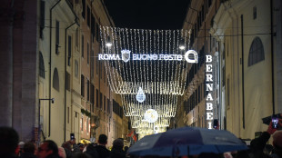 Natale a casa per 55% Italiani, vincono abbigliamento e cibo