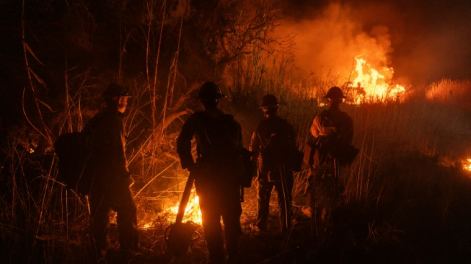 Los Angeles enfrenta peligro de nuevos incendios por fuertes vientos cálidos