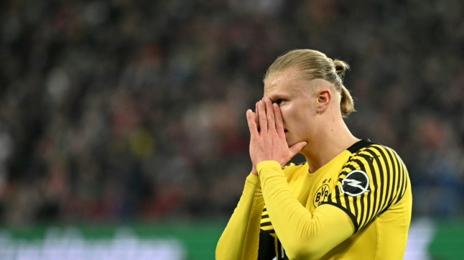 Dortmund held at Cologne to leave Bayern six points clear