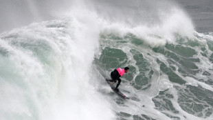 Surf: doublé français sur le spot de grosses vagues de Nazaré