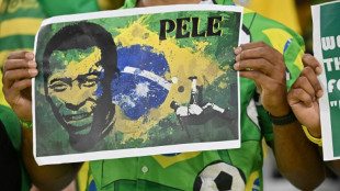 Familiares de Pelé lo acompañan en el hospital en la víspera de Navidad