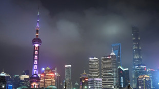 Shanghái reduce la iluminación en su famosa avenida para ahorrar energía por la ola de calor
