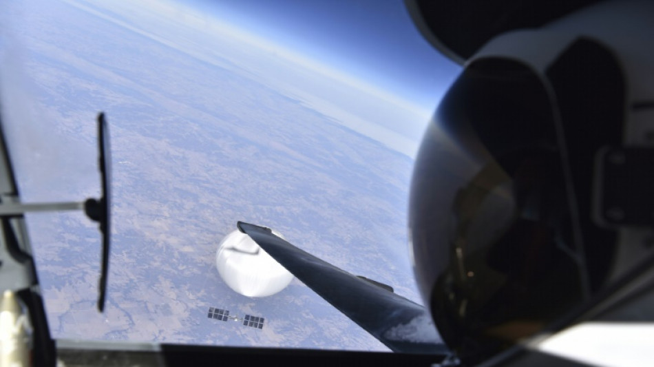 EEUU publica selfie de piloto a gran altura con globo chino