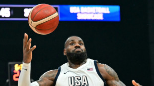 Olympia: Basketball-Superstar James trägt die Fahne der USA
