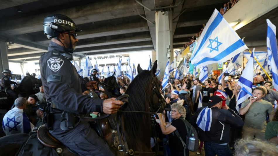 Cientos de israelíes se manifiestan en contra de la reforma judicial en el aeropuerto de Tel Aviv