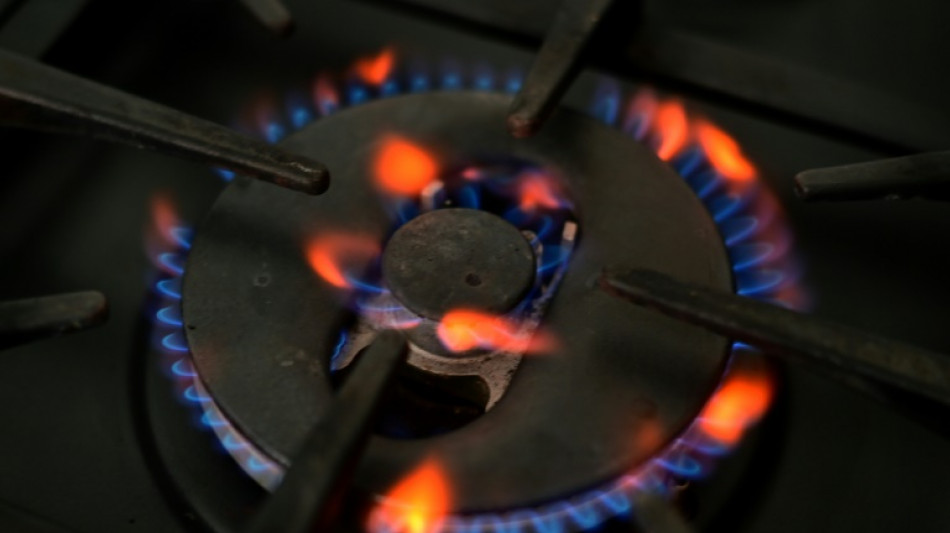 Tumbling gas prices fail to subdue energy bills