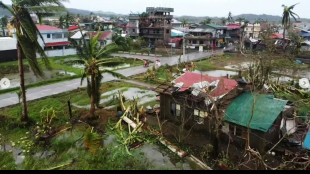 El tifón Man-yi pierde fuerza tras atravesar la principal isla de Filipinas