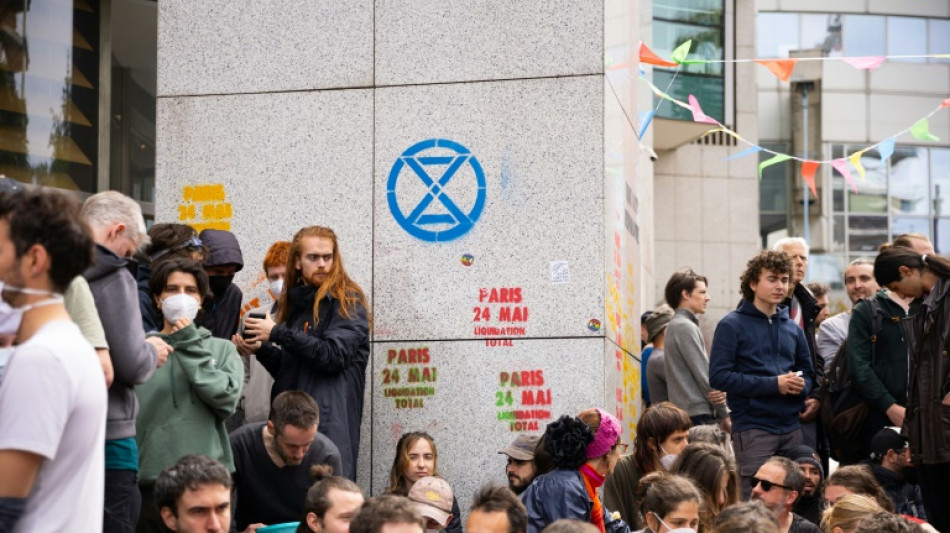 Des centaines de militants perturbent l'assemblée générale d'Amundi