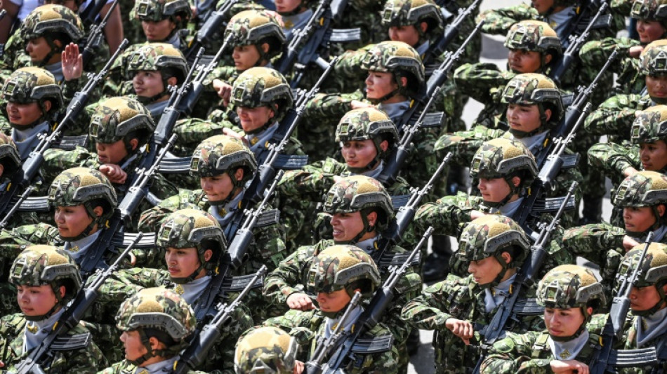 El ejército colombiano suspende a 10 militares por amenazar a mujeres y niños