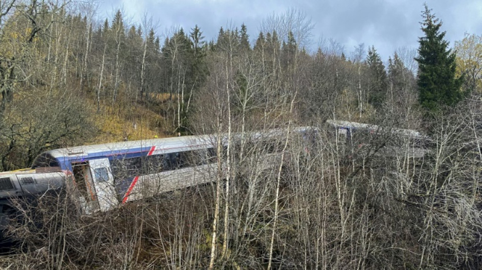 Un muerto y cuatro heridos por el descarrilamiento de un tren de pasajeros en Noruega