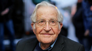 Noam Chomsky sale del hospital en Brasil y seguirá un tratamiento en su casa