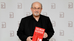 Irán niega "categóricamente" cualquier relación con atacante de Salman Rushdie