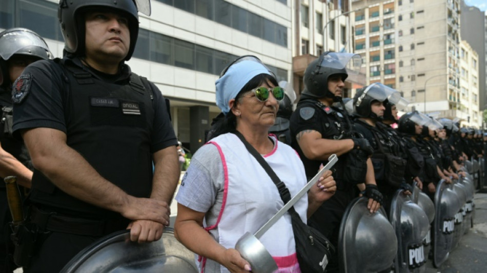 Governo argentino convoca Congresso para sessões extraordinárias para debater reformas 












