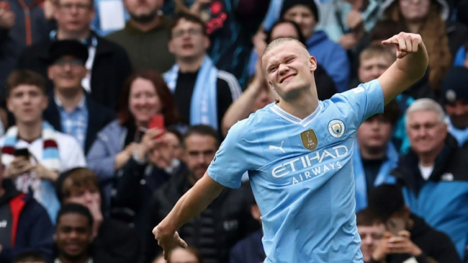 City goleia Luton (5-1) e assume liderança provisória da Premier League