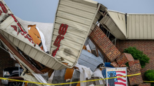 Sube a 21 saldo de muertos por tornados en EEUU