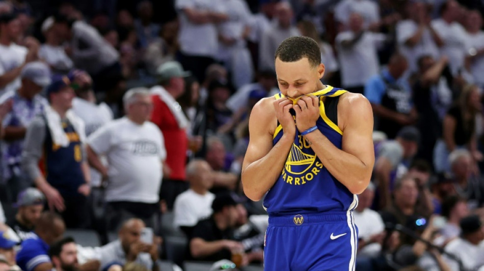 Curry's Warriors out of NBA playoff contention after Kings defeat