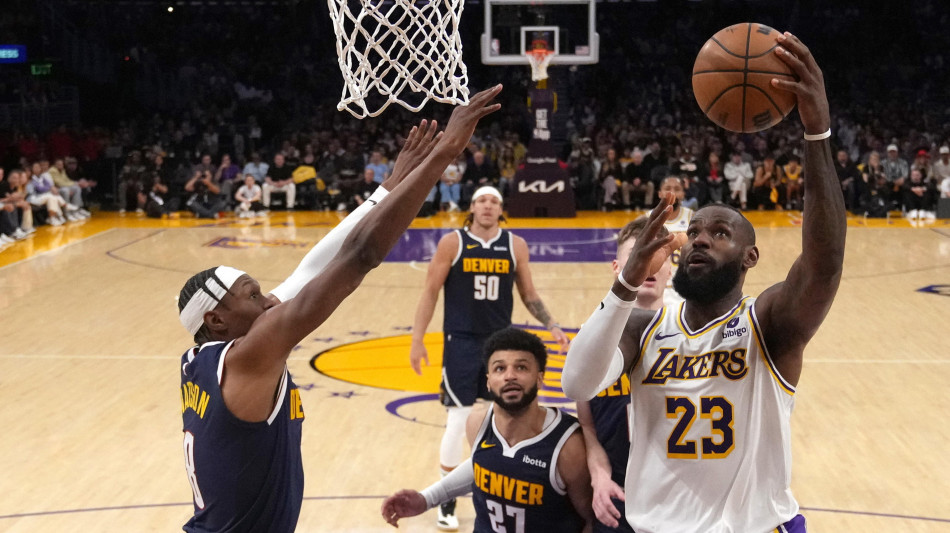 NBA: esordio per la coppia padre-figlio LeBron e Bronny James