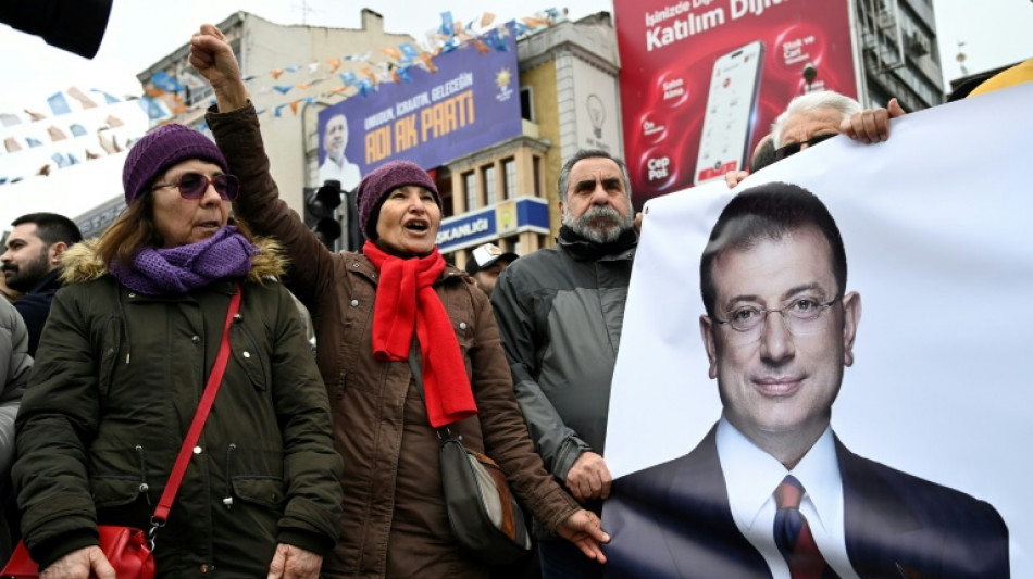 Turquie: la livre et la Bourse plongent après l'arrestation du maire d'Istanbul