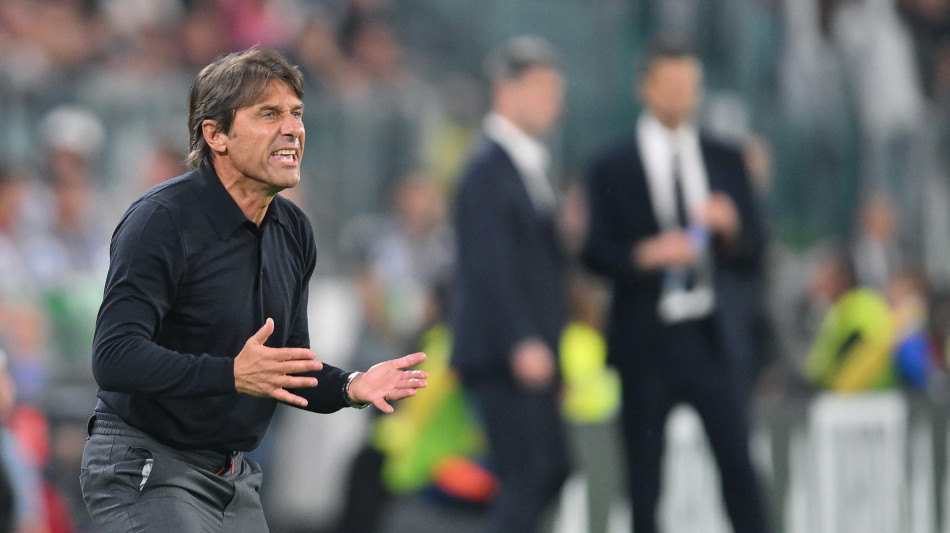 Calcio: Conte, pressione sul Napoli? 'Ca nisciuno è fesso'