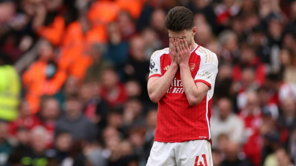 Arsenal and Liverpool lose to hand Man City Premier League lead