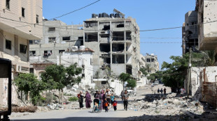 Milhares de palestinos fogem de Gaza e mediadores aumentam pressão por trégua