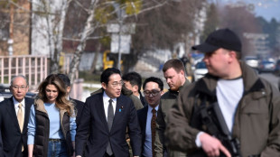 El primer ministro japonés visita la localidad ucraniana mártir de Bucha