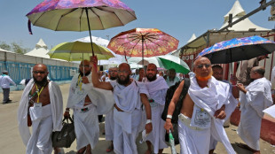 Parapluies, tapis et sceaux! Les pèlerins face à la chaleur de l'été saoudien