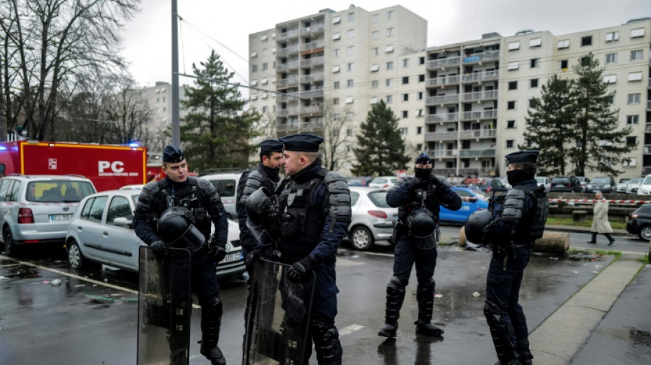 Apartment fire leaves 10 dead in France's Lyon 