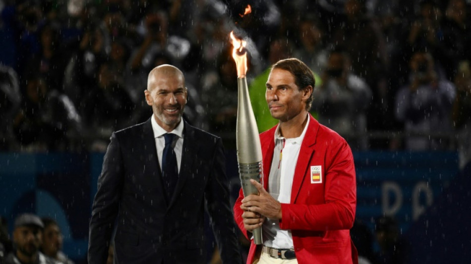 Del puño al aire con su hijo a relevista de honor, Rafa Nadal siempre brilla en París