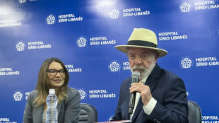 'Estou inteiro': Lula deixa hospital após cirurgia na cabeça