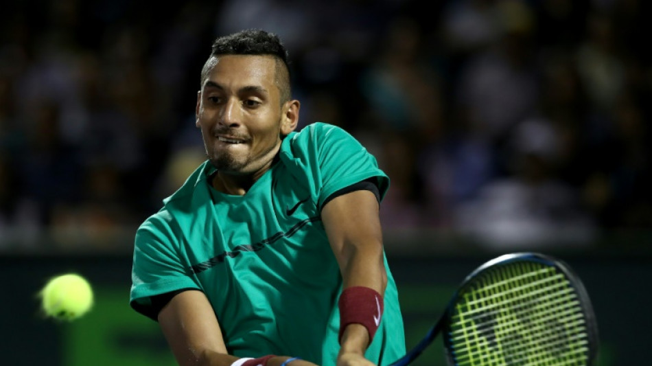 Nick Kyrgios volta aos treinos após longa ausência por lesão