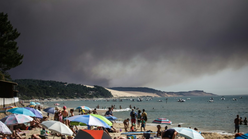 Poursuite des incendies dans le sud-ouest de l'Europe, le Royaume-Uni en alerte rouge