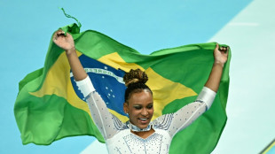 Rebeca Andrade conquista prata no salto em Paris-2024; Biles leva ouro