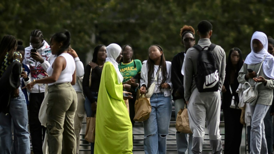 Escuelas en Francia impiden el acceso a decenas de jóvenes musulmanas por usar la abaya