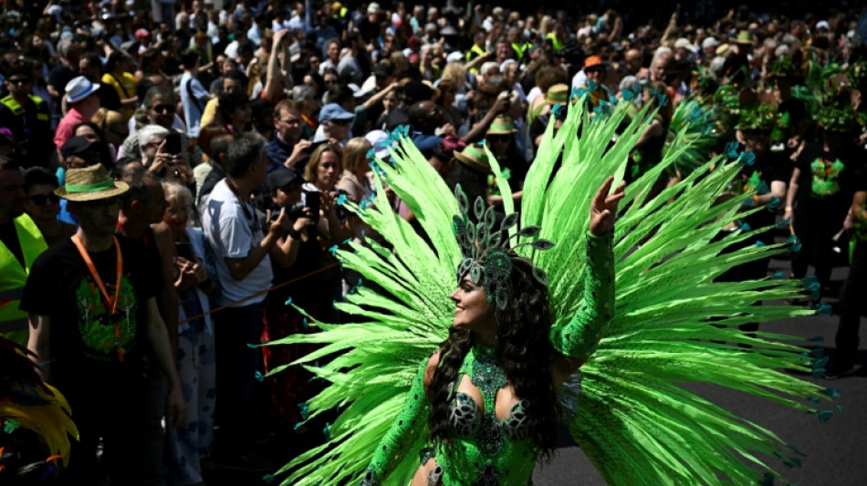 Tausende trotzen Unwetterwarnung beim Karneval der Kulturen in Berlin