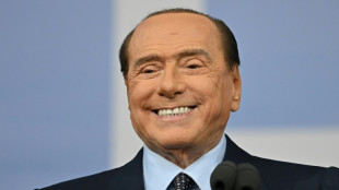 Mejora la salud del ex primer ministro italiano Berlusconi, según los médicos