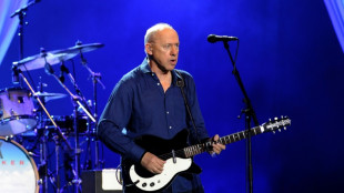 Mark Knopfler, líder do Dire Straits, vai leiloar 120 guitarras e amplificadores