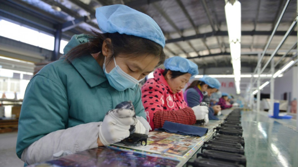 Produktion in chinesischen Fabriken trotz Corona-Lockerungen zurückgegangen