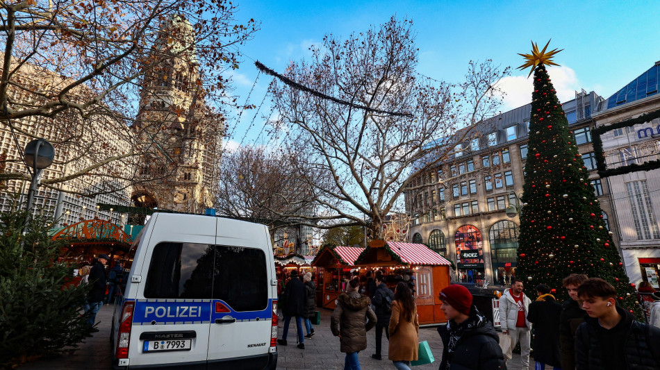 Ferisce passanti con un coltello a Berlino, arrestato