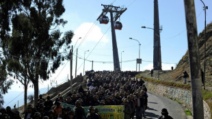 La policía dispersa una protesta minera que pide nuevas licencias para explotar oro en Bolivia