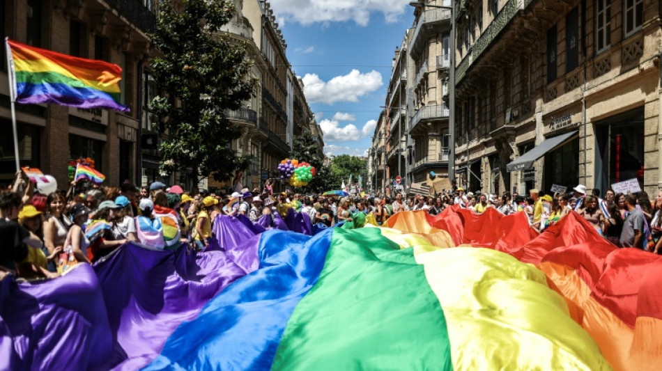 Repunte de desinformación anti LGBTQ ataca a marchas de Orgullo en Europa